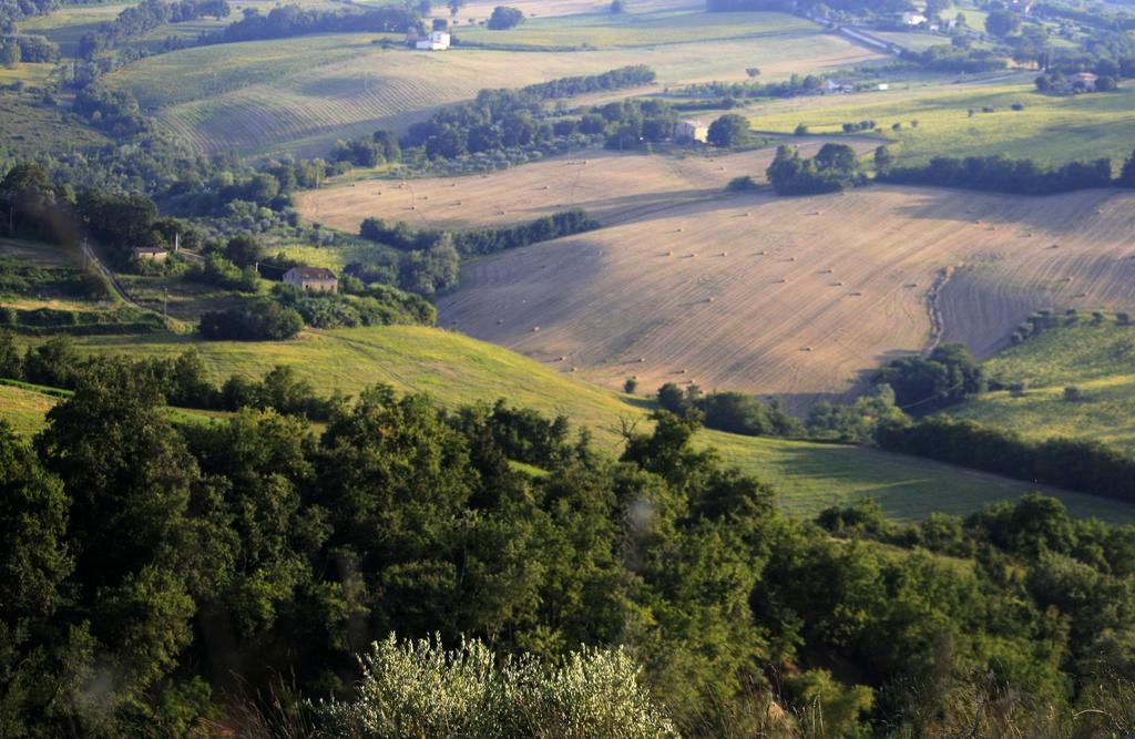 Отель Agriturismo Fara Montegiorgio Экстерьер фото